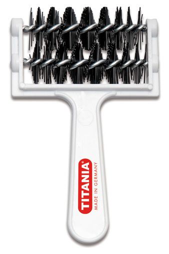Titania Combs Cleaner Titania Combs Cleaner